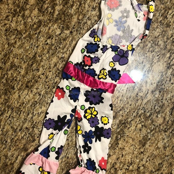 Hippie Girl Floral Outfit - Picture 2 of 3